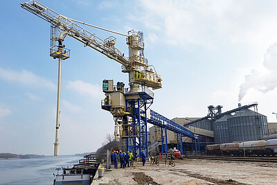 Schiffsbe- und -entladungsstation