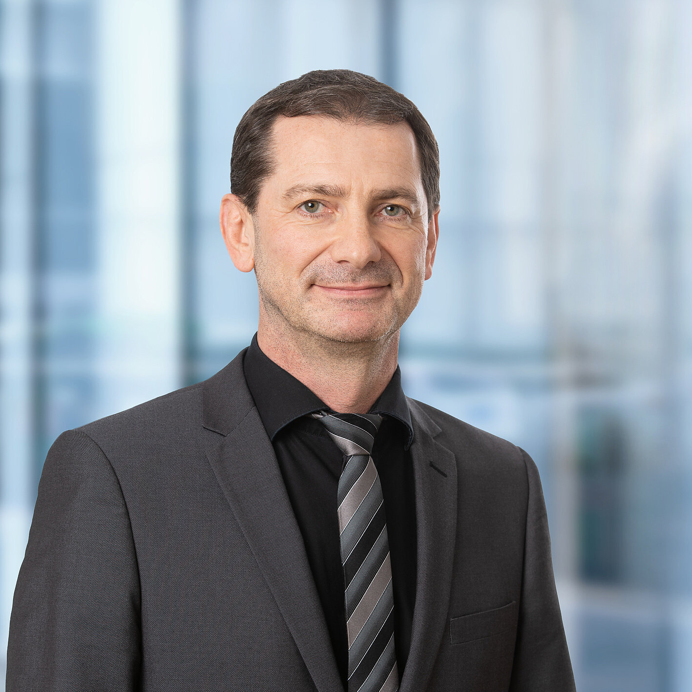 {data.poerner2025_zitat_bild -> f:first().alternative}