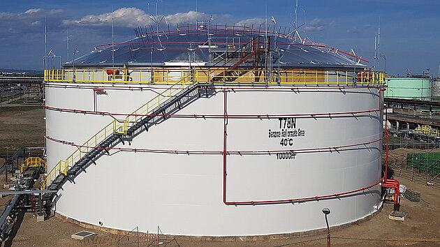 Außenansicht eines Tanklagers