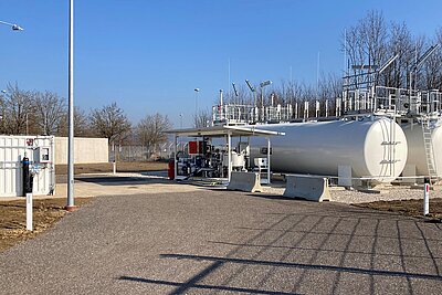Außenansicht eines Tanklagers