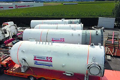 Lieferung der Extraktionskolonnen zur Propanentasphaltierung